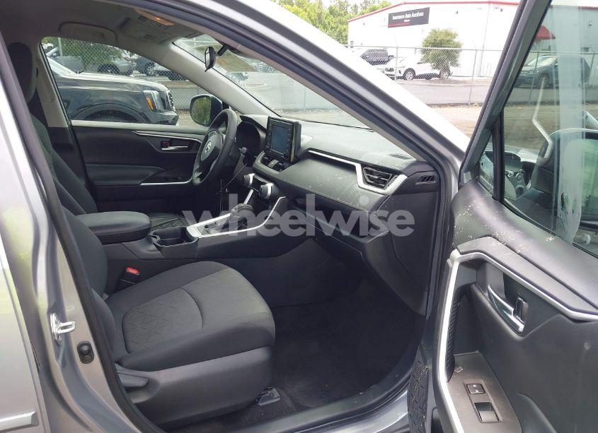 Photo 5 of 2021 Toyota Rav4 XLE (VIN 2T3P1RFV8MC242220)