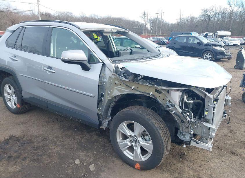 Photo 17 of 2021 Toyota Rav4 XLE (VIN 2T3P1RFV8MW143024)