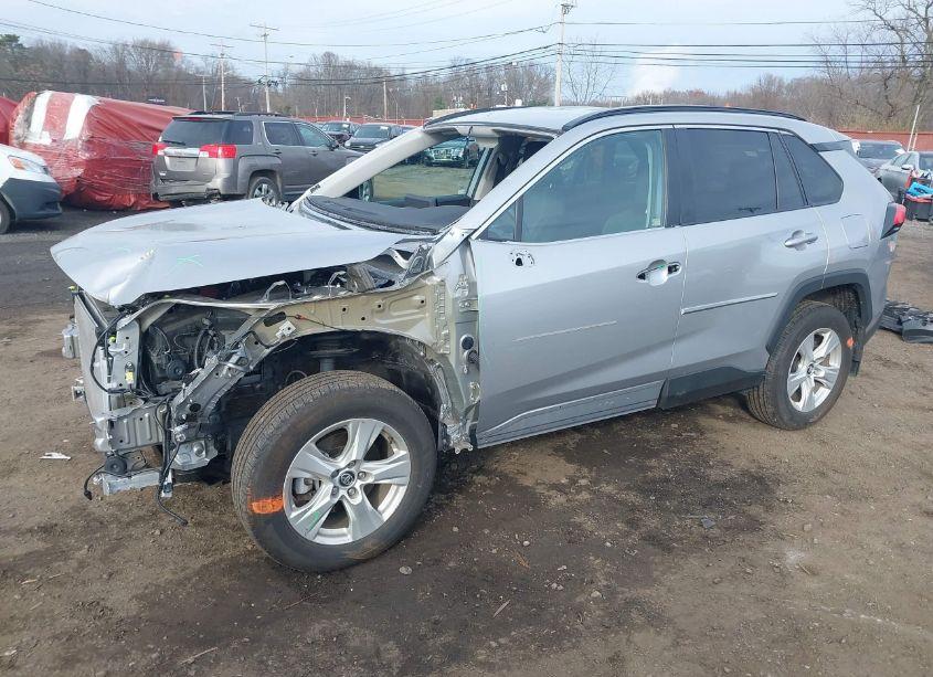 Photo 2 of 2021 Toyota Rav4 XLE (VIN 2T3P1RFV8MW143024)