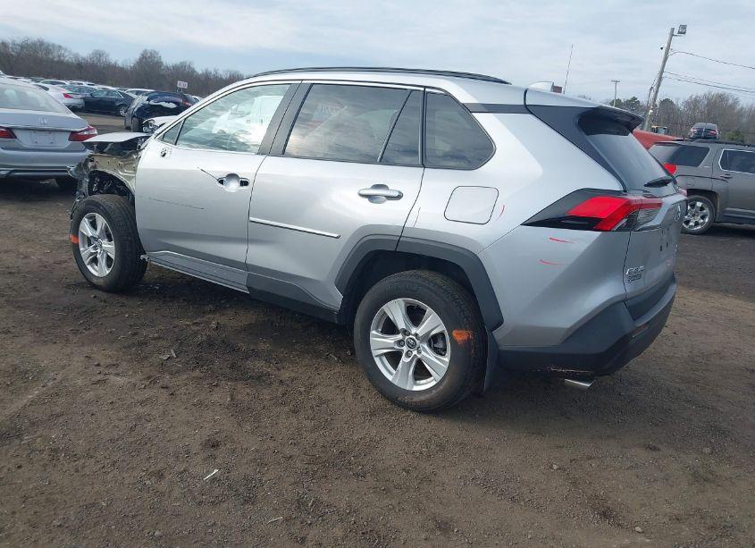 Photo 3 of 2021 Toyota Rav4 XLE (VIN 2T3P1RFV8MW143024)