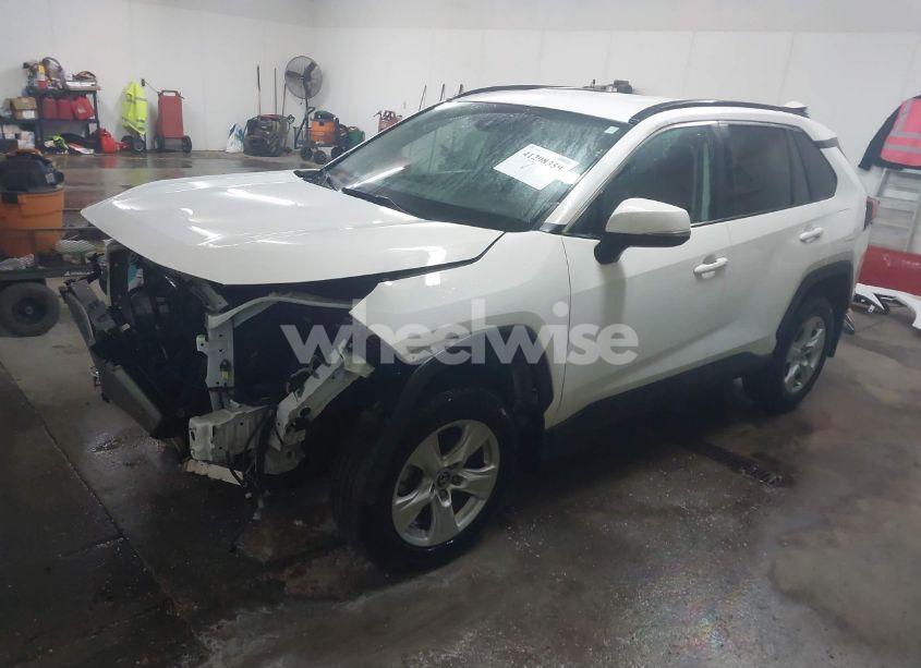 Photo 2 of 2021 Toyota Rav4 XLE (VIN 2T3P1RFV8MW145646)