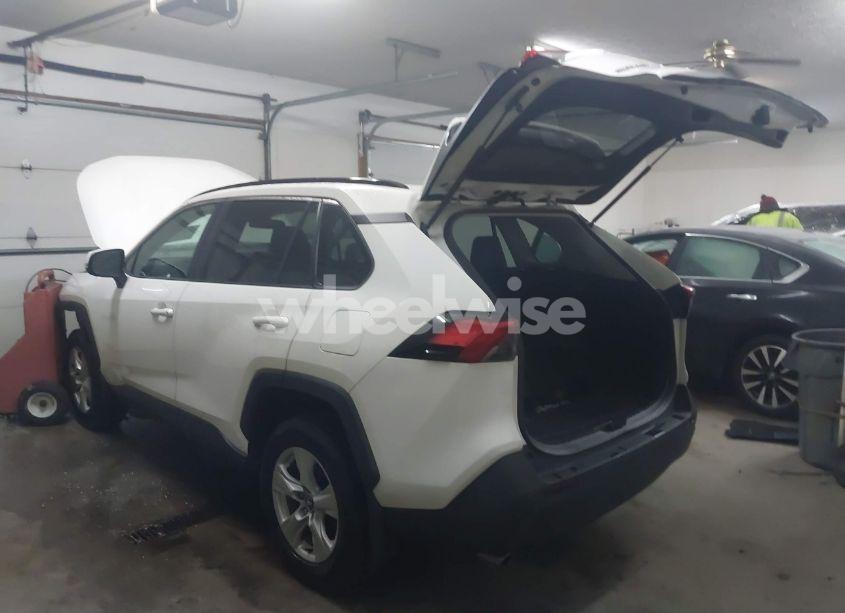 Photo 3 of 2021 Toyota Rav4 XLE (VIN 2T3P1RFV8MW145646)