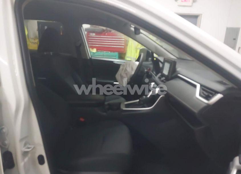 Photo 5 of 2021 Toyota Rav4 XLE (VIN 2T3P1RFV8MW145646)