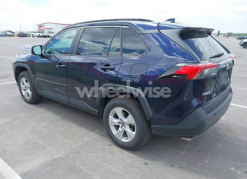 Photo 3 of 2021 Toyota Rav4 XLE (VIN 2T3P1RFV8MW237310)