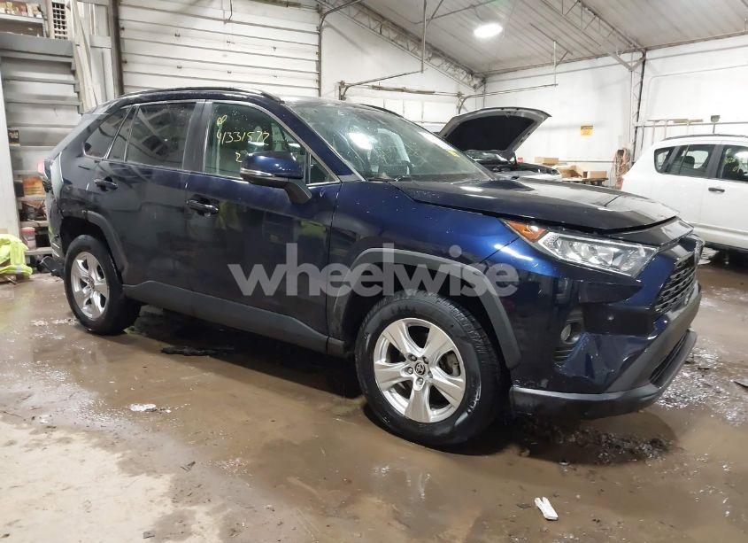 2021 Toyota Rav4 XLE (VIN 2T3P1RFV8MW238165) main photo