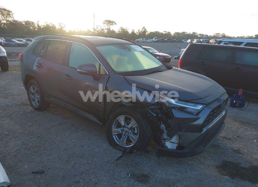 2022 Toyota Rav4 XLE (VIN 2T3P1RFV8NC257978) main photo