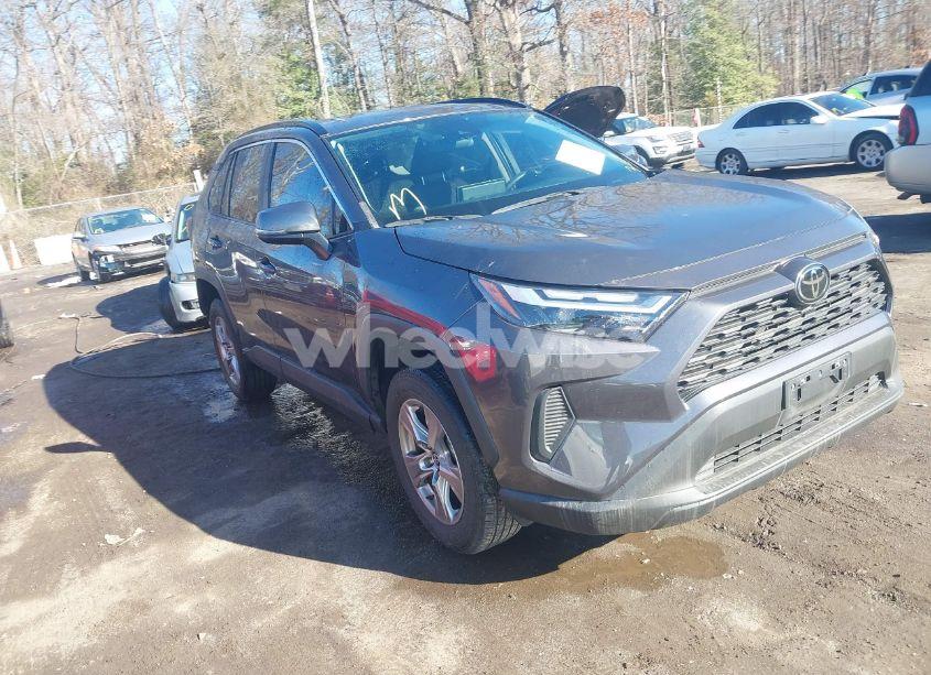 2022 Toyota Rav4 XLE (VIN 2T3P1RFV8NW278957) main photo