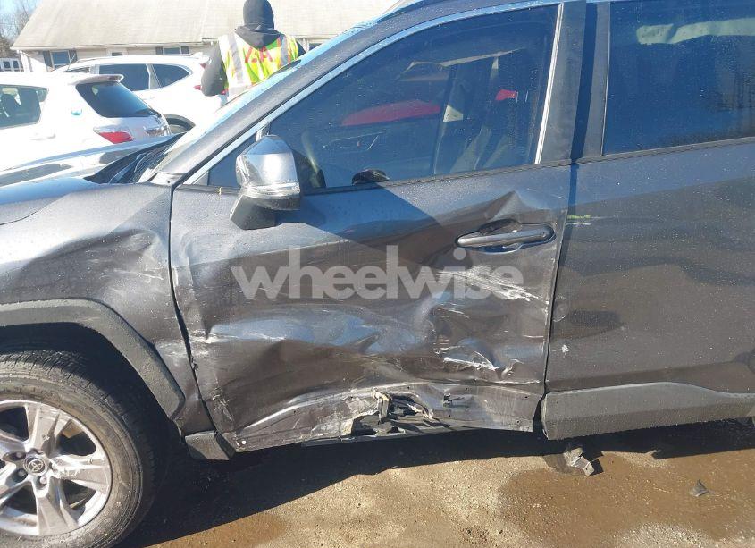 Photo 6 of 2022 Toyota Rav4 XLE (VIN 2T3P1RFV8NW278957)