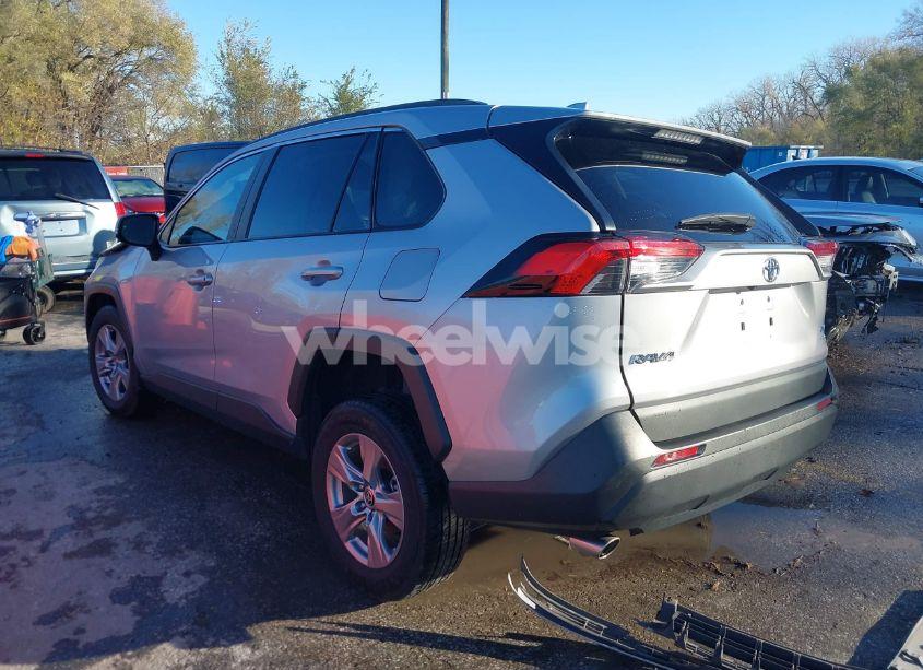 Photo 3 of 2022 Toyota Rav4 XLE (VIN 2T3P1RFV8NW286539)