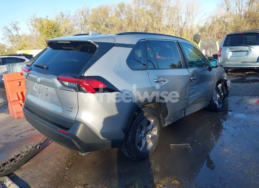 Photo 4 of 2022 Toyota Rav4 XLE (VIN 2T3P1RFV8NW286539)