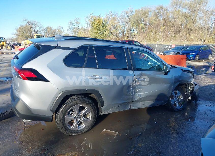 Photo 6 of 2022 Toyota Rav4 XLE (VIN 2T3P1RFV8NW286539)