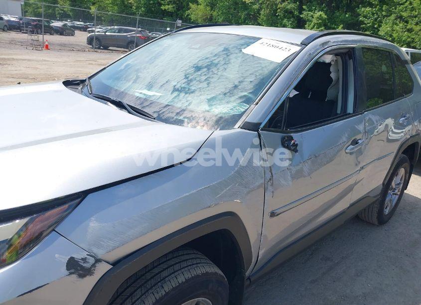 Photo 6 of 2024 Toyota Rav4 XLE (VIN 2T3P1RFV8RW409228)