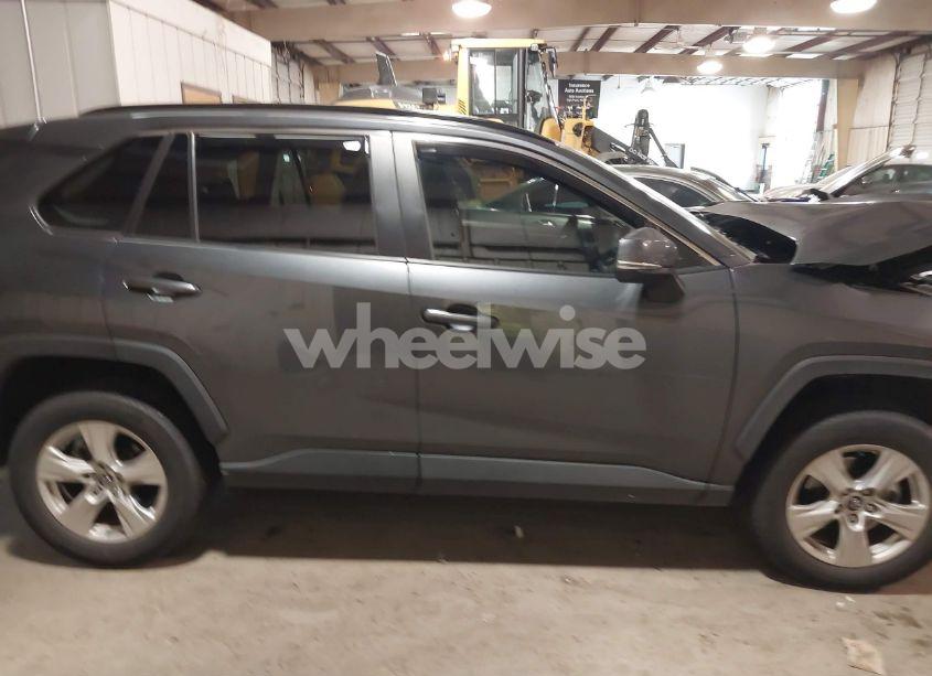 Photo 13 of 2019 Toyota Rav4 XLE (VIN 2T3P1RFV9KC060166)