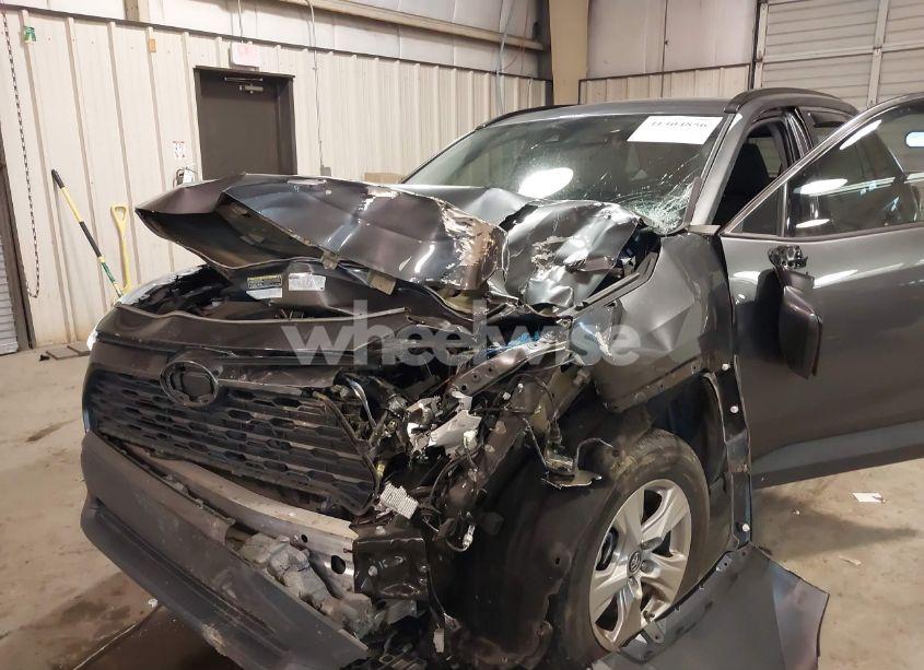 Photo 6 of 2019 Toyota Rav4 XLE (VIN 2T3P1RFV9KC060166)