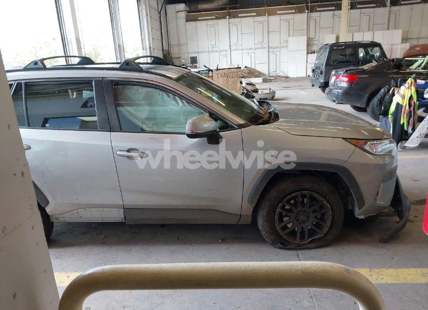 Photo 13 of 2019 Toyota Rav4 XLE (VIN 2T3P1RFV9KW028137)