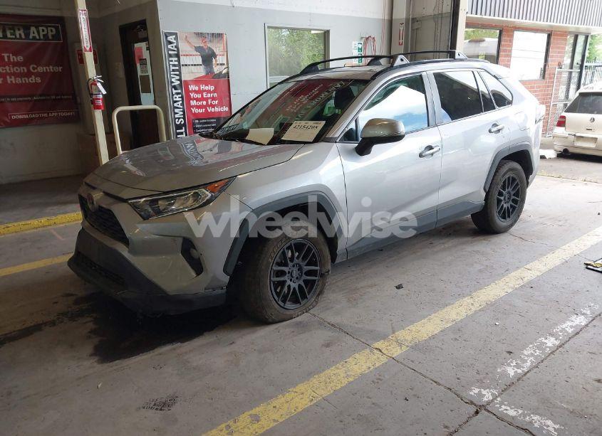 Photo 2 of 2019 Toyota Rav4 XLE (VIN 2T3P1RFV9KW028137)