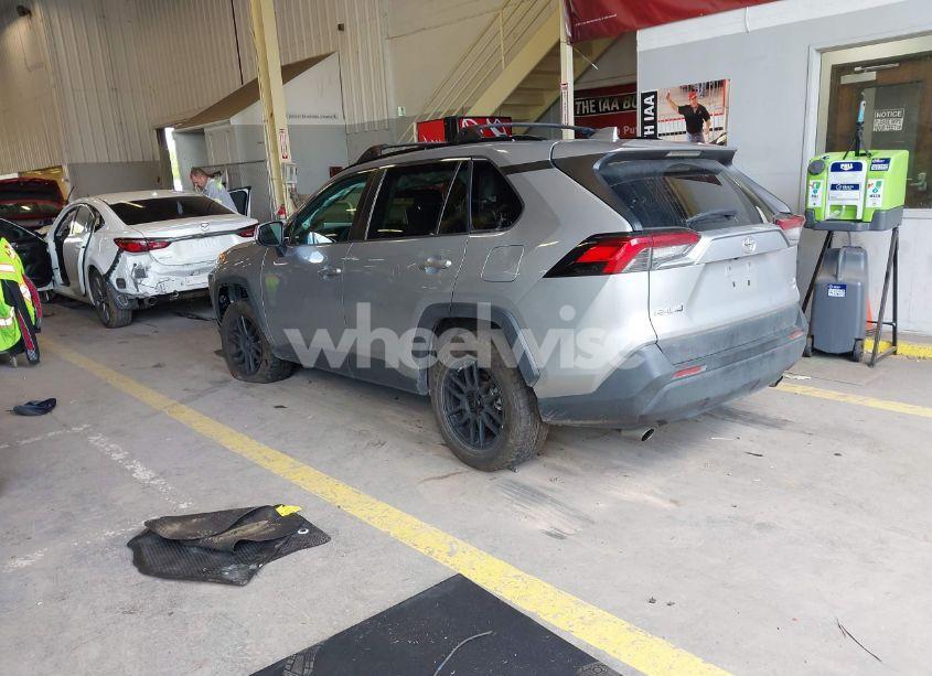 Photo 3 of 2019 Toyota Rav4 XLE (VIN 2T3P1RFV9KW028137)