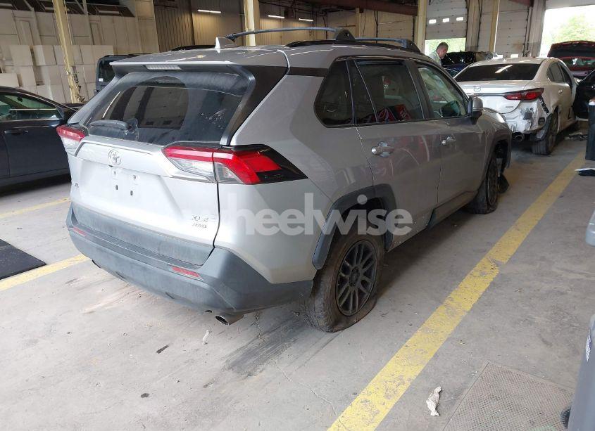 Photo 4 of 2019 Toyota Rav4 XLE (VIN 2T3P1RFV9KW028137)