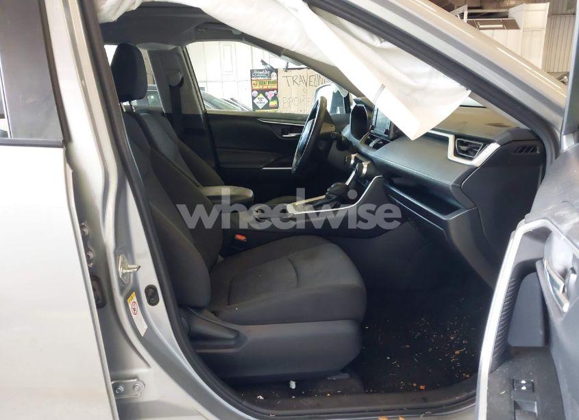Photo 5 of 2019 Toyota Rav4 XLE (VIN 2T3P1RFV9KW028137)