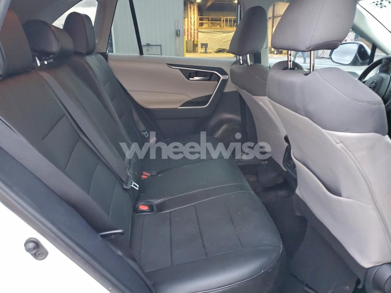 Photo 11 of 2019 TOYOTA RAV4 XLE (VIN 2T3P1RFV9KW047030)