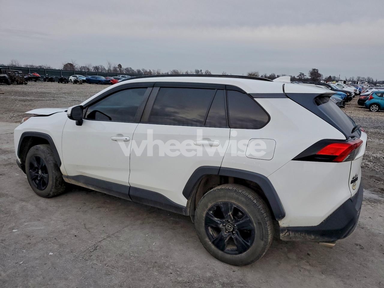 Photo 2 of 2019 TOYOTA RAV4 XLE (VIN 2T3P1RFV9KW047030)