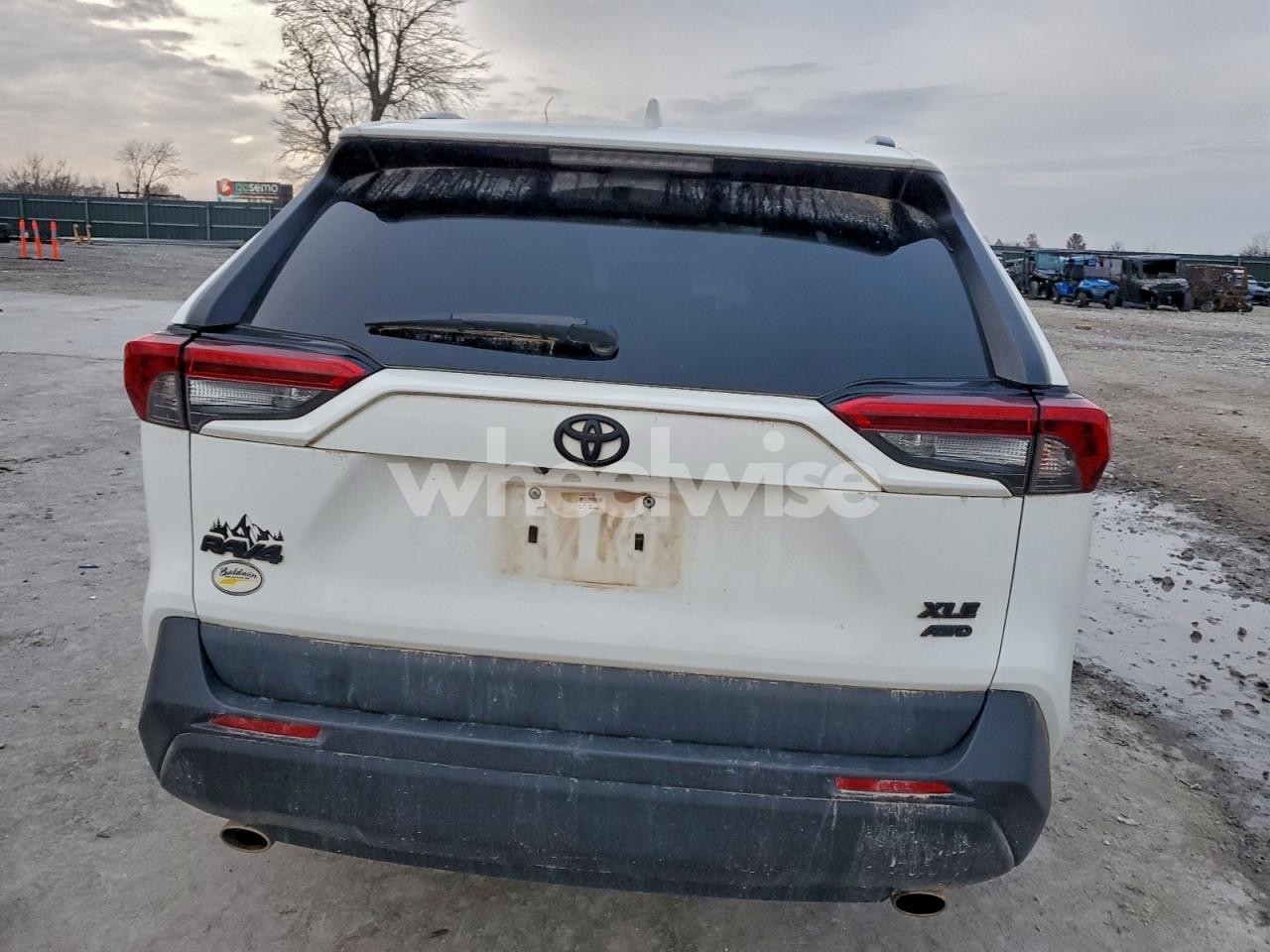 Photo 6 of 2019 TOYOTA RAV4 XLE (VIN 2T3P1RFV9KW047030)
