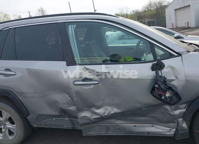 Photo 13 of 2019 Toyota Rav4 XLE (VIN 2T3P1RFV9KW076821)