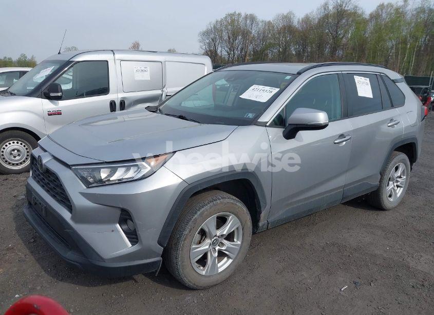Photo 2 of 2019 Toyota Rav4 XLE (VIN 2T3P1RFV9KW076821)