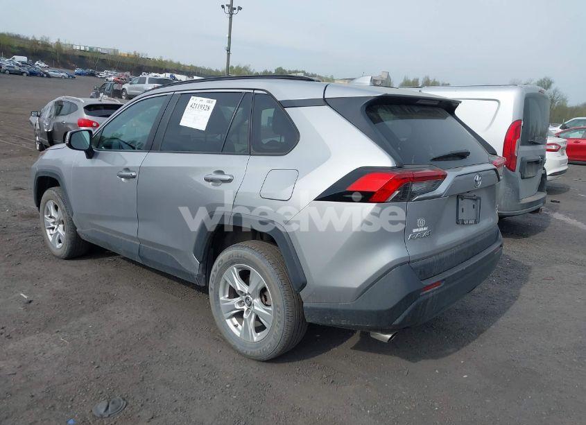 Photo 3 of 2019 Toyota Rav4 XLE (VIN 2T3P1RFV9KW076821)