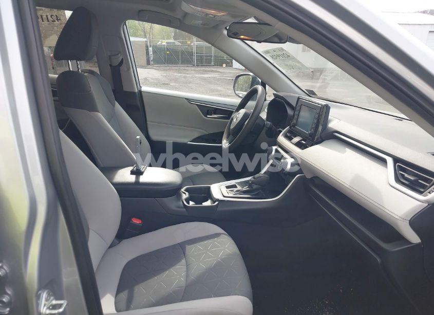 Photo 5 of 2019 Toyota Rav4 XLE (VIN 2T3P1RFV9KW076821)