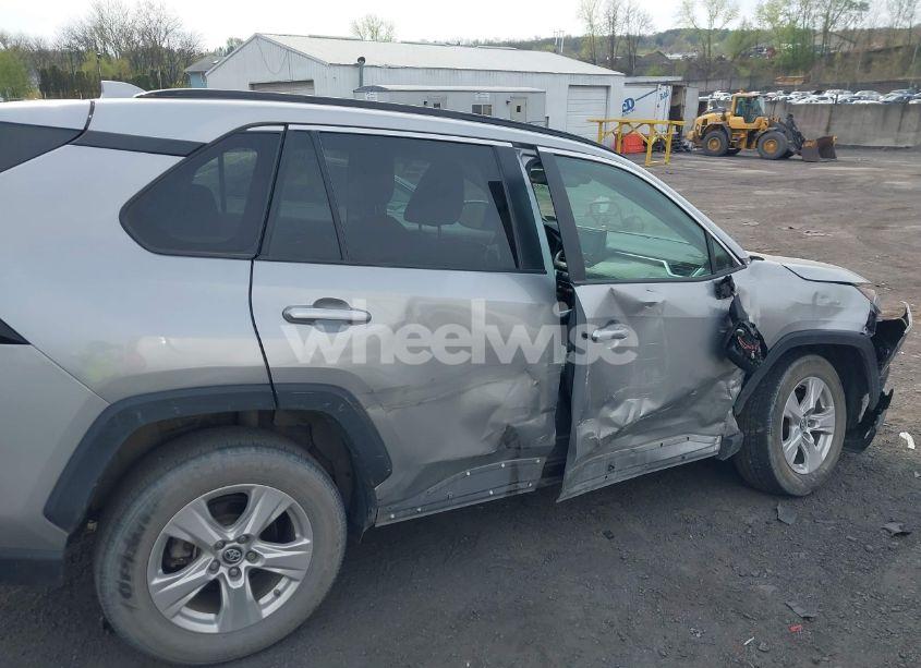 Photo 6 of 2019 Toyota Rav4 XLE (VIN 2T3P1RFV9KW076821)