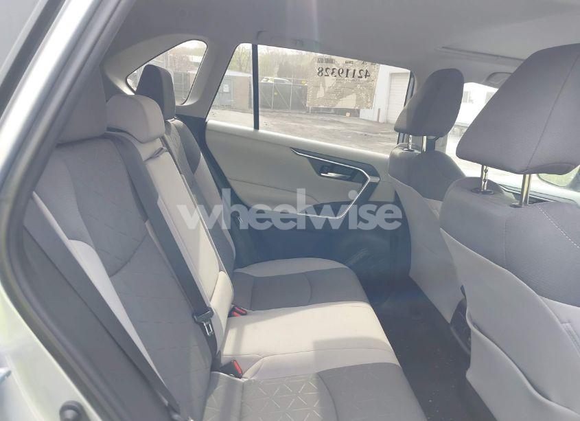 Photo 8 of 2019 Toyota Rav4 XLE (VIN 2T3P1RFV9KW076821)