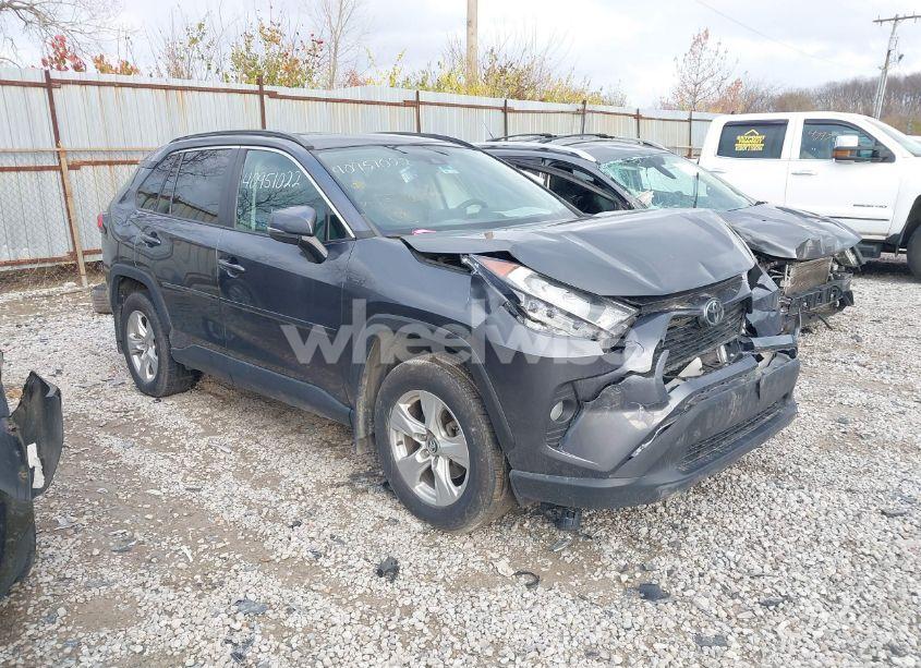 2020 Toyota Rav4 XLE (VIN 2T3P1RFV9LC106337) main photo