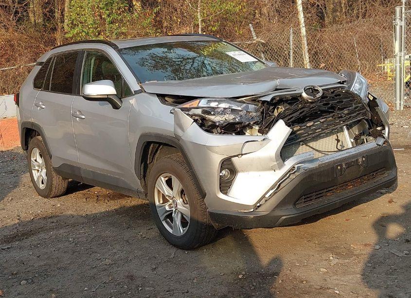 2020 Toyota Rav4 XLE (VIN 2T3P1RFV9LW084662) main photo