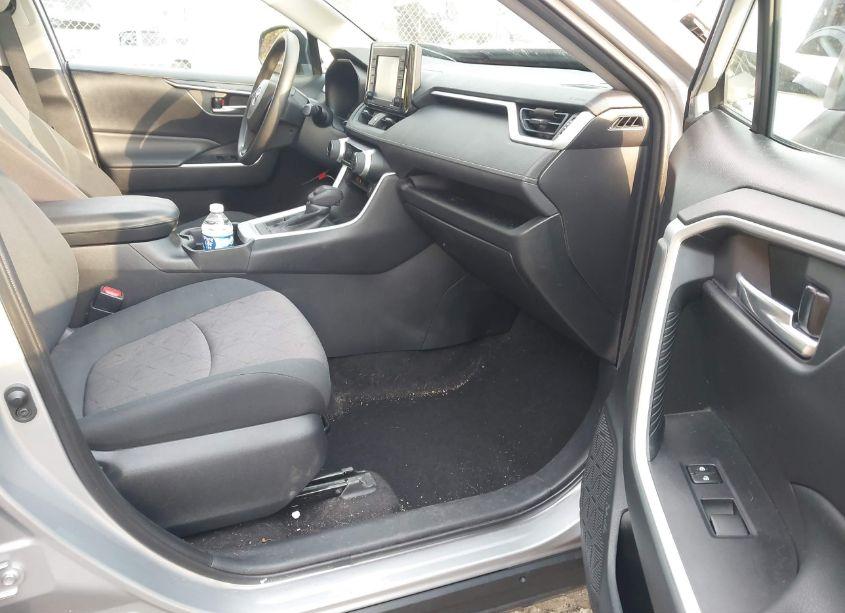 Photo 5 of 2020 Toyota Rav4 XLE (VIN 2T3P1RFV9LW084662)