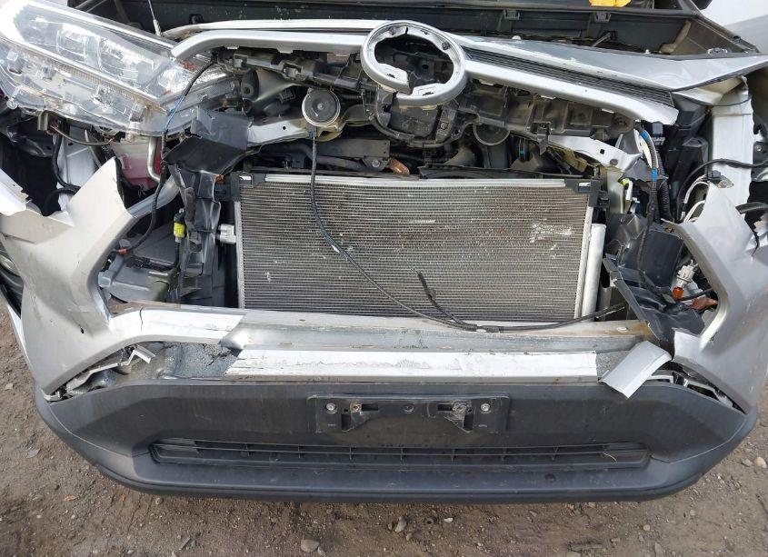 Photo 6 of 2020 Toyota Rav4 XLE (VIN 2T3P1RFV9LW084662)