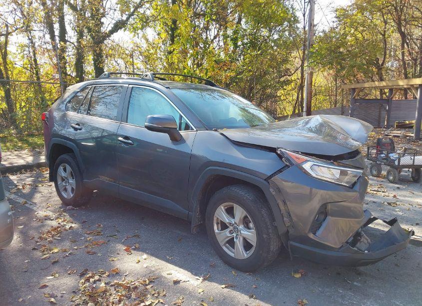 2020 Toyota Rav4 XLE (VIN 2T3P1RFV9LW128997) main photo