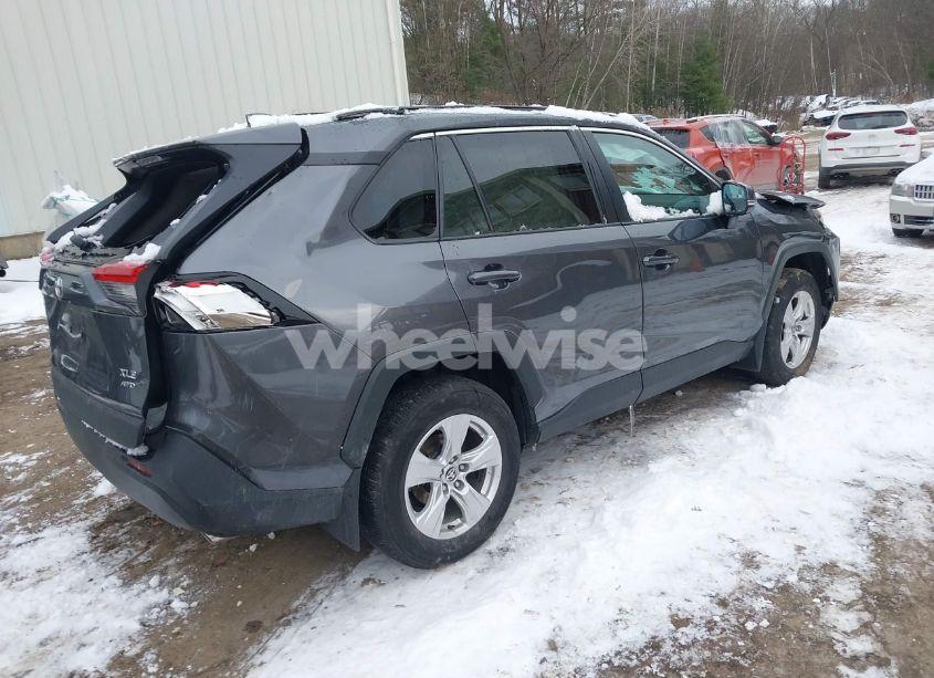 Photo 4 of 2021 Toyota Rav4 XLE (VIN 2T3P1RFV9MC172159)