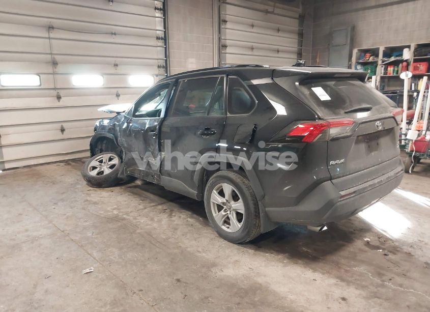 Photo 3 of 2021 Toyota Rav4 XLE (VIN 2T3P1RFV9MC203815)