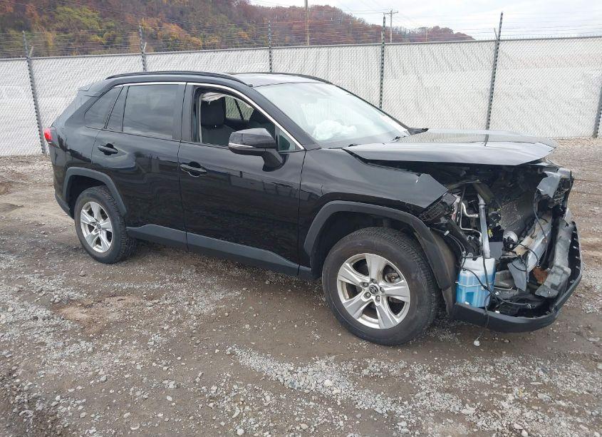 2021 Toyota Rav4 XLE (VIN 2T3P1RFV9MC242470) main photo
