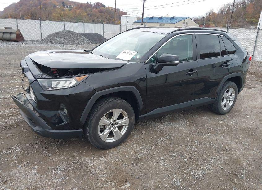 Photo 2 of 2021 Toyota Rav4 XLE (VIN 2T3P1RFV9MC242470)