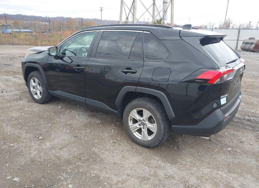 Photo 3 of 2021 Toyota Rav4 XLE (VIN 2T3P1RFV9MC242470)