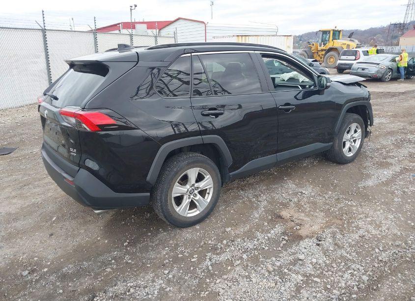 Photo 4 of 2021 Toyota Rav4 XLE (VIN 2T3P1RFV9MC242470)