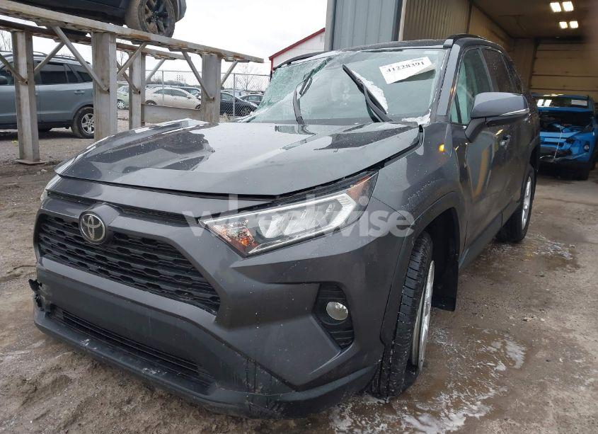 Photo 2 of 2021 Toyota Rav4 XLE (VIN 2T3P1RFV9MW152976)