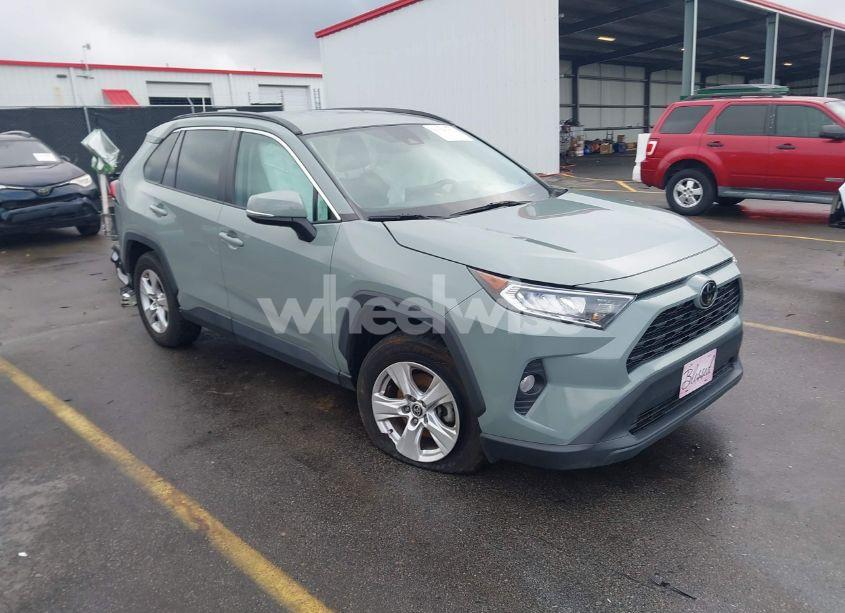 2021 Toyota Rav4 XLE (VIN 2T3P1RFV9MW203411) main photo