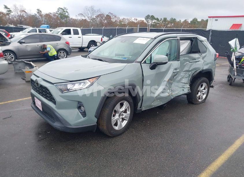 Photo 2 of 2021 Toyota Rav4 XLE (VIN 2T3P1RFV9MW203411)