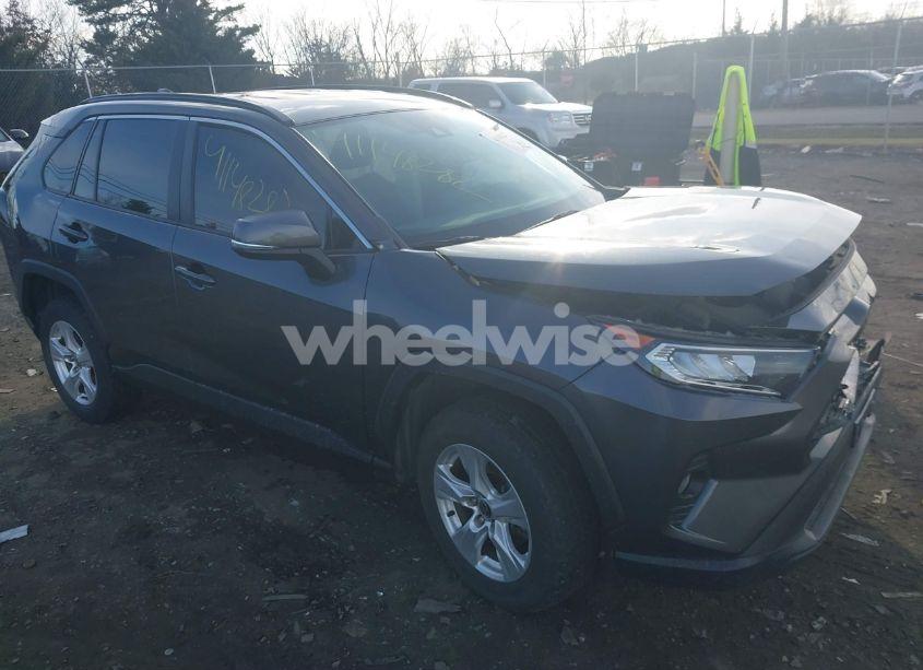 2021 Toyota Rav4 XLE (VIN 2T3P1RFV9MW207782) main photo