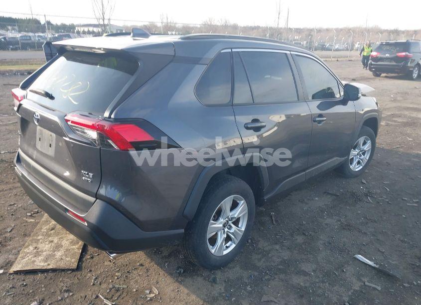 Photo 4 of 2021 Toyota Rav4 XLE (VIN 2T3P1RFV9MW207782)