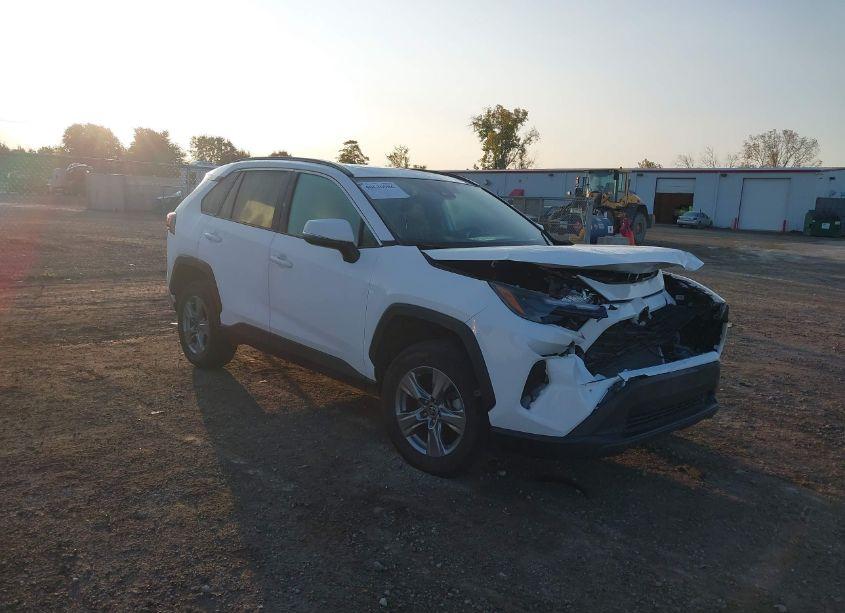 2022 Toyota Rav4 XLE (VIN 2T3P1RFV9NC269623) main photo