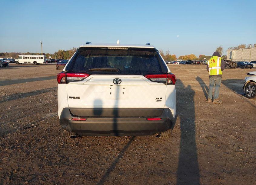 Photo 16 of 2022 Toyota Rav4 XLE (VIN 2T3P1RFV9NC269623)